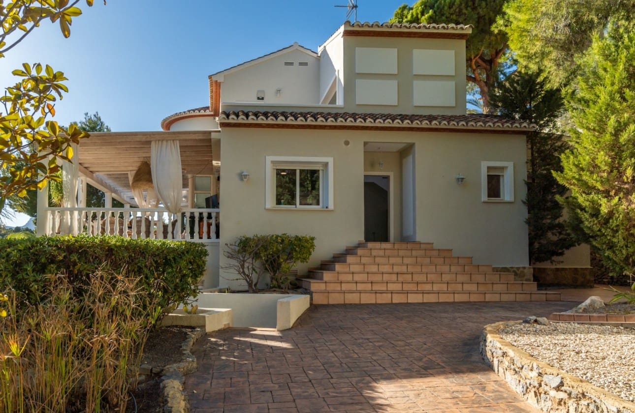 4 bedroom Villa for sale in Altea - € 1,100,000 (Ref: 8841778)