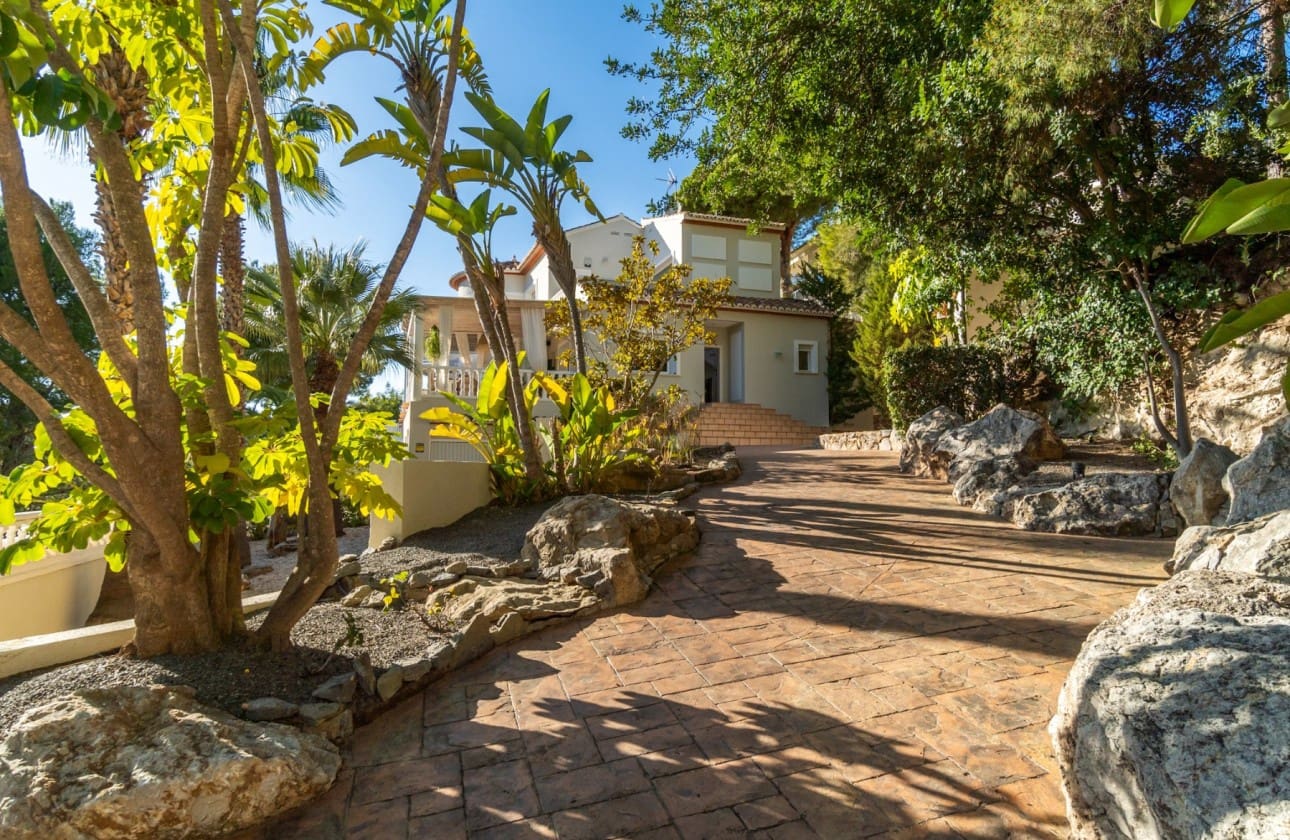 4 bedroom Villa for sale in Altea - € 1,100,000 (Ref: 8841778)