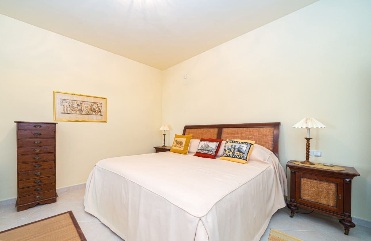 5 bedroom Villa for sale in Altea with pool - € 1,375,000 (Ref: 8841783)