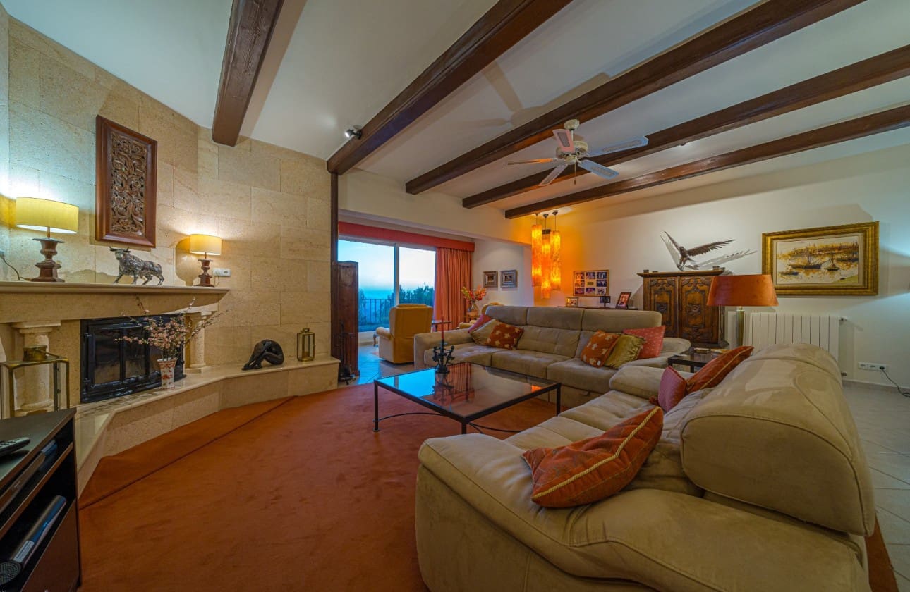 5 bedroom Villa for sale in Altea with pool - € 1,375,000 (Ref: 8841783)