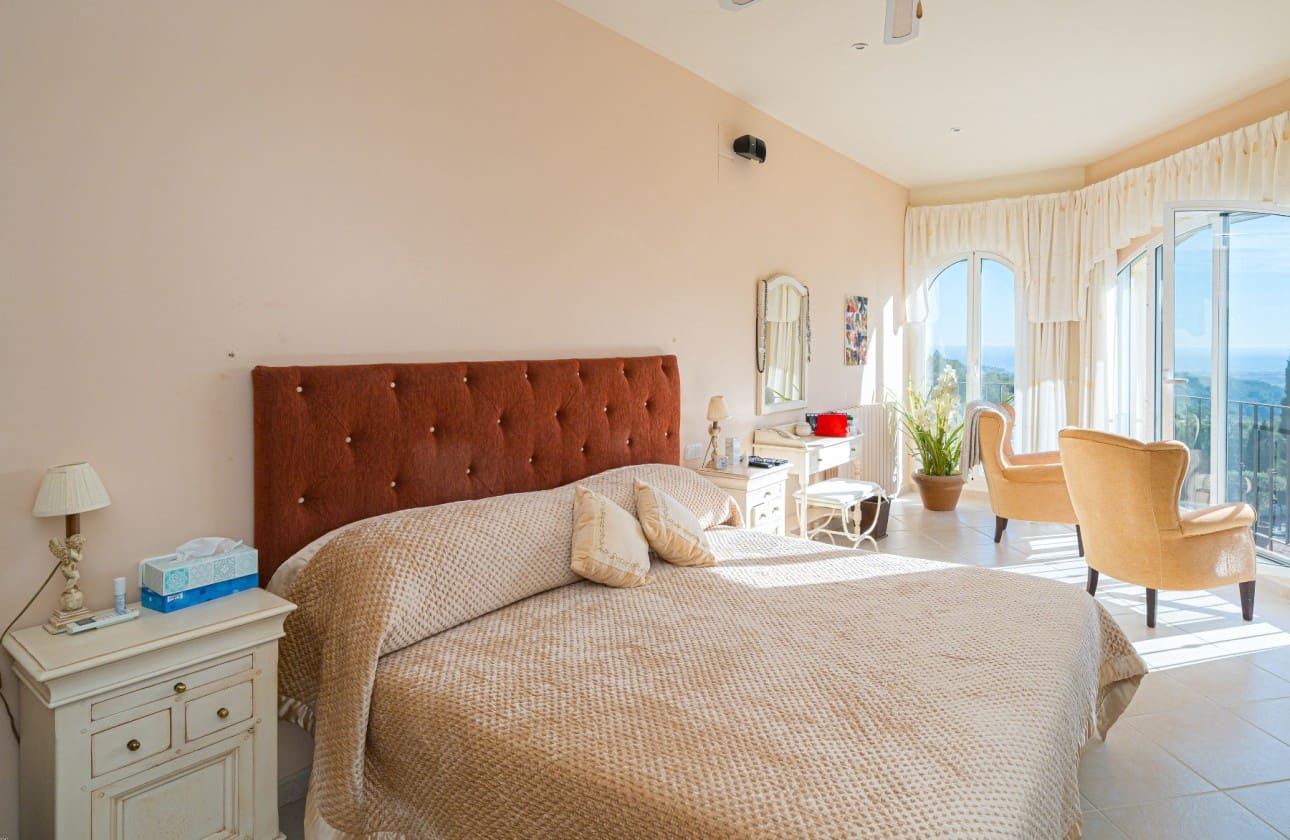 5 bedroom Villa for sale in Altea with pool - € 1,375,000 (Ref: 8841783)