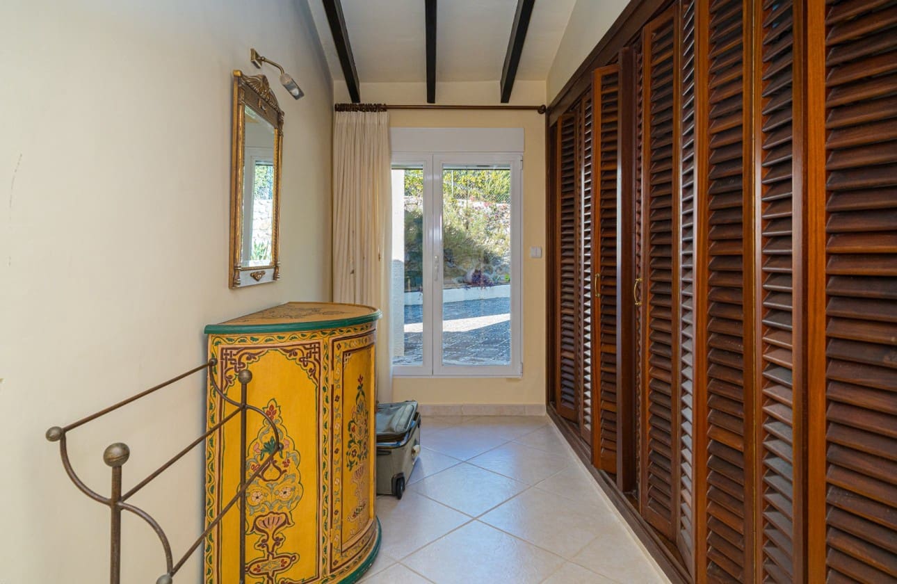 5 bedroom Villa for sale in Altea with pool - € 1,375,000 (Ref: 8841783)