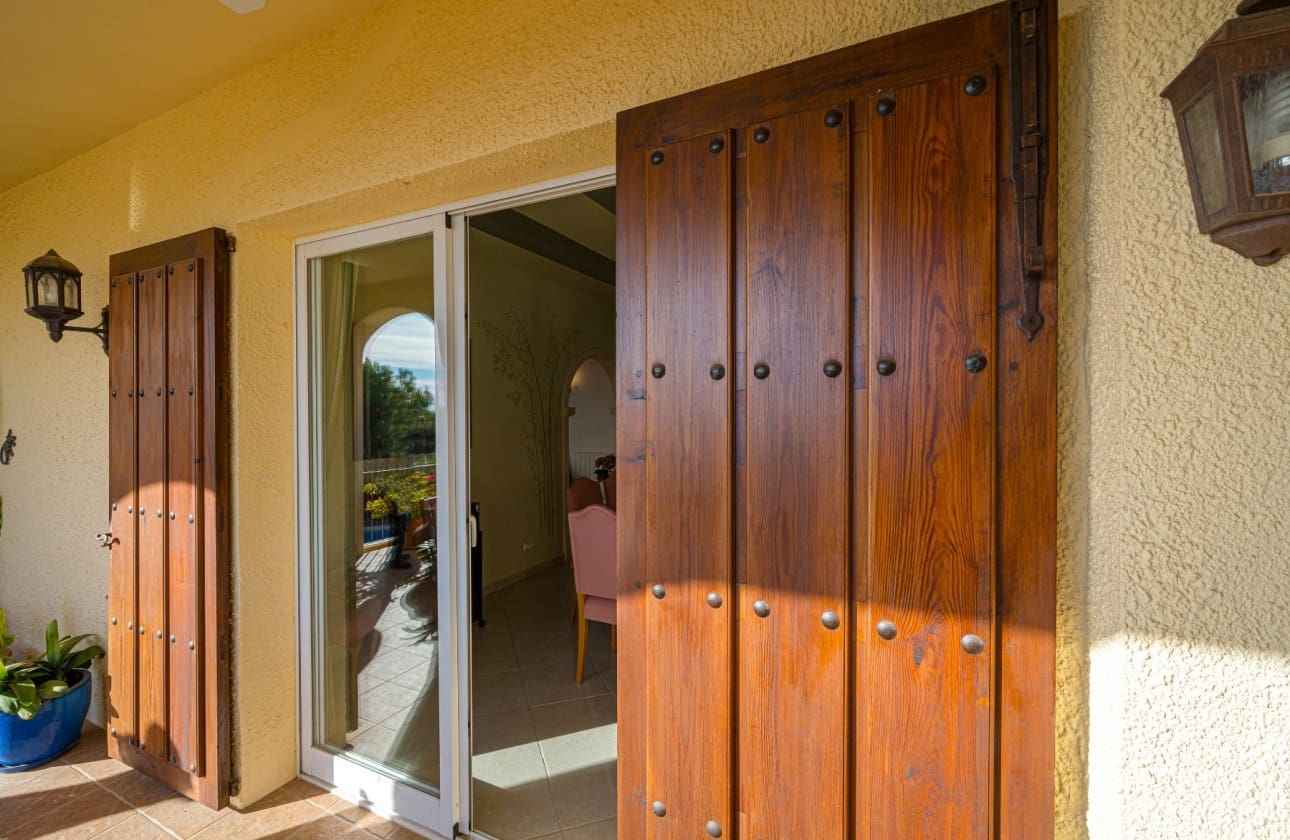 5 bedroom Villa for sale in Altea with pool - € 1,375,000 (Ref: 8841783)