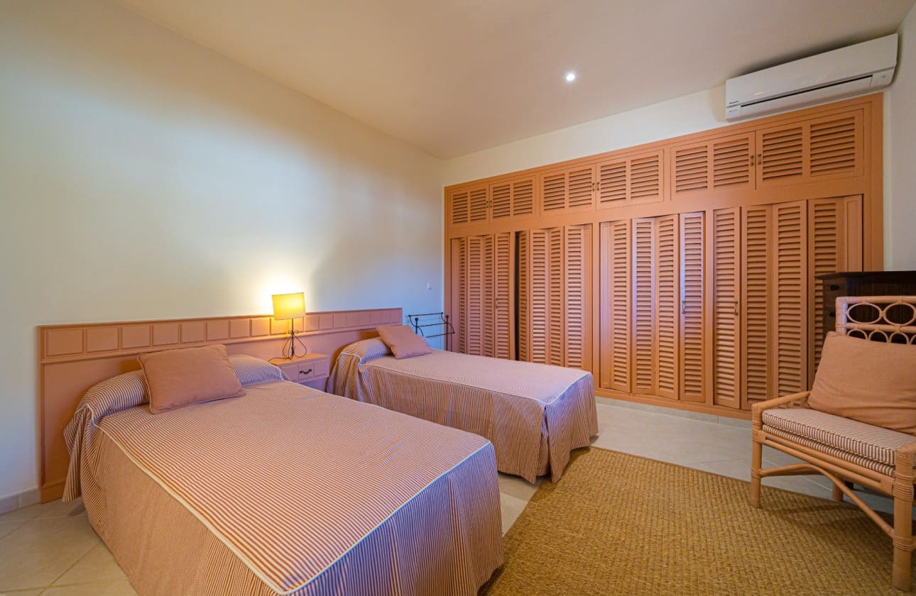 5 bedroom Villa for sale in Altea with pool - € 1,375,000 (Ref: 8841783)