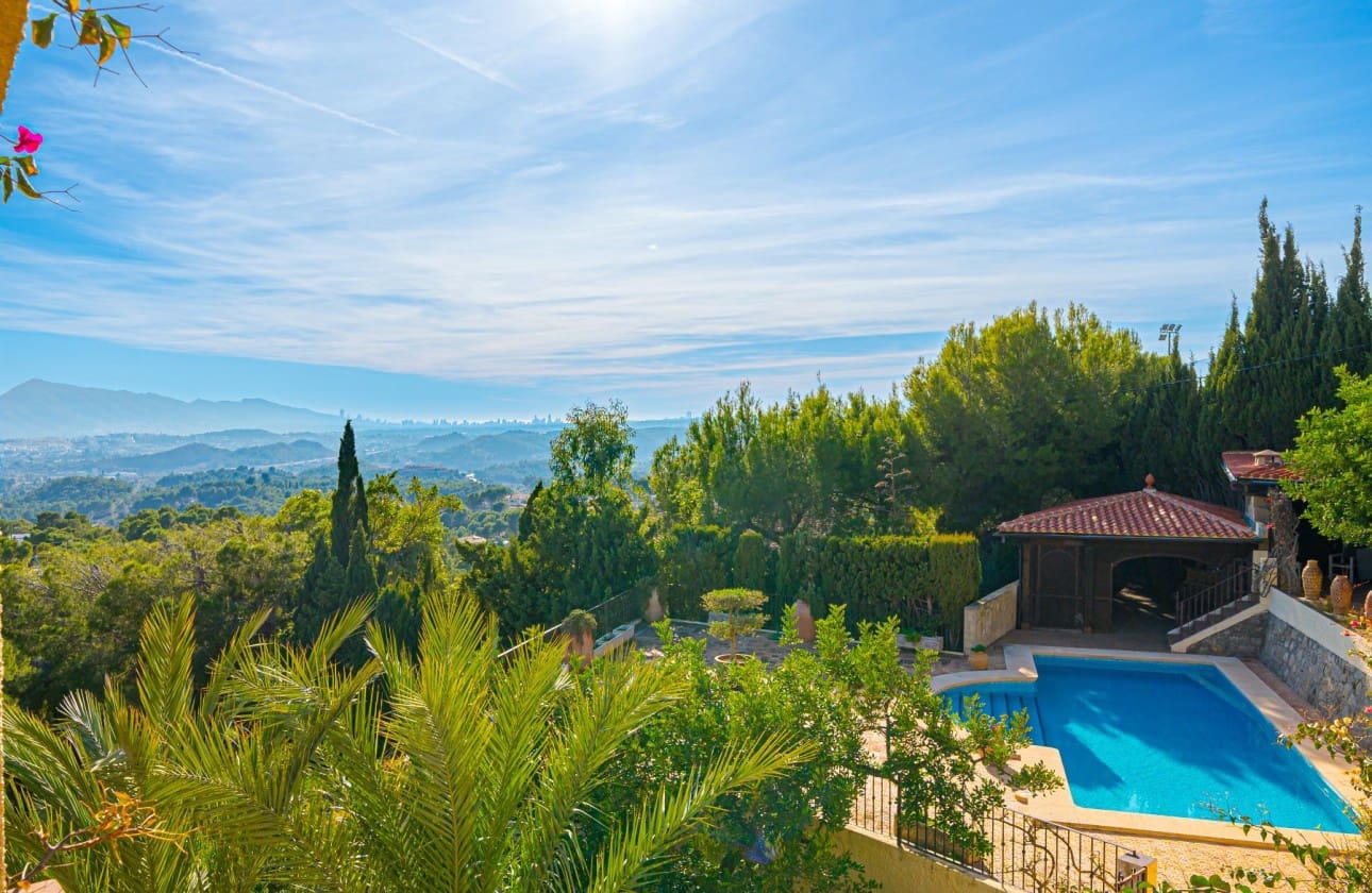 5 bedroom Villa for sale in Altea with pool - € 1,375,000 (Ref: 8841783)