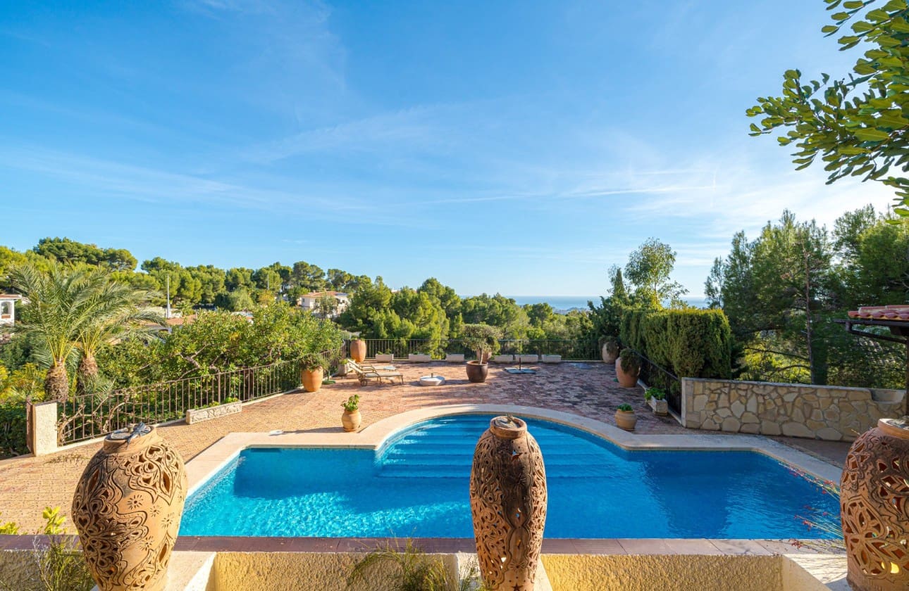5 bedroom Villa for sale in Altea with pool - € 1,375,000 (Ref: 8841783)