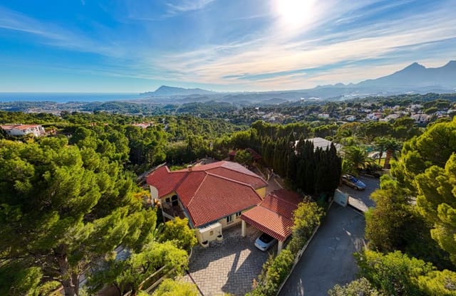 Chalet de 5 habitaciones en Alhama Springs, Altea en venta con piscina - 1.375.000 € (Ref: 8841783)
