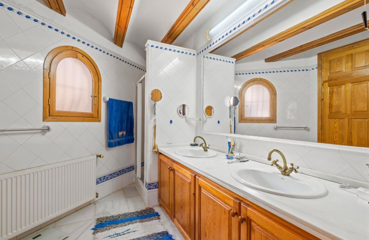 4 Zimmer Villa zu verkaufen in Altea mit Pool - 1.695.000 € (Ref: 8841787)