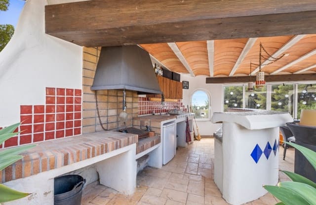 4 Zimmer Villa zu verkaufen in Altea mit Pool - 1.695.000 € (Ref: 8841787)