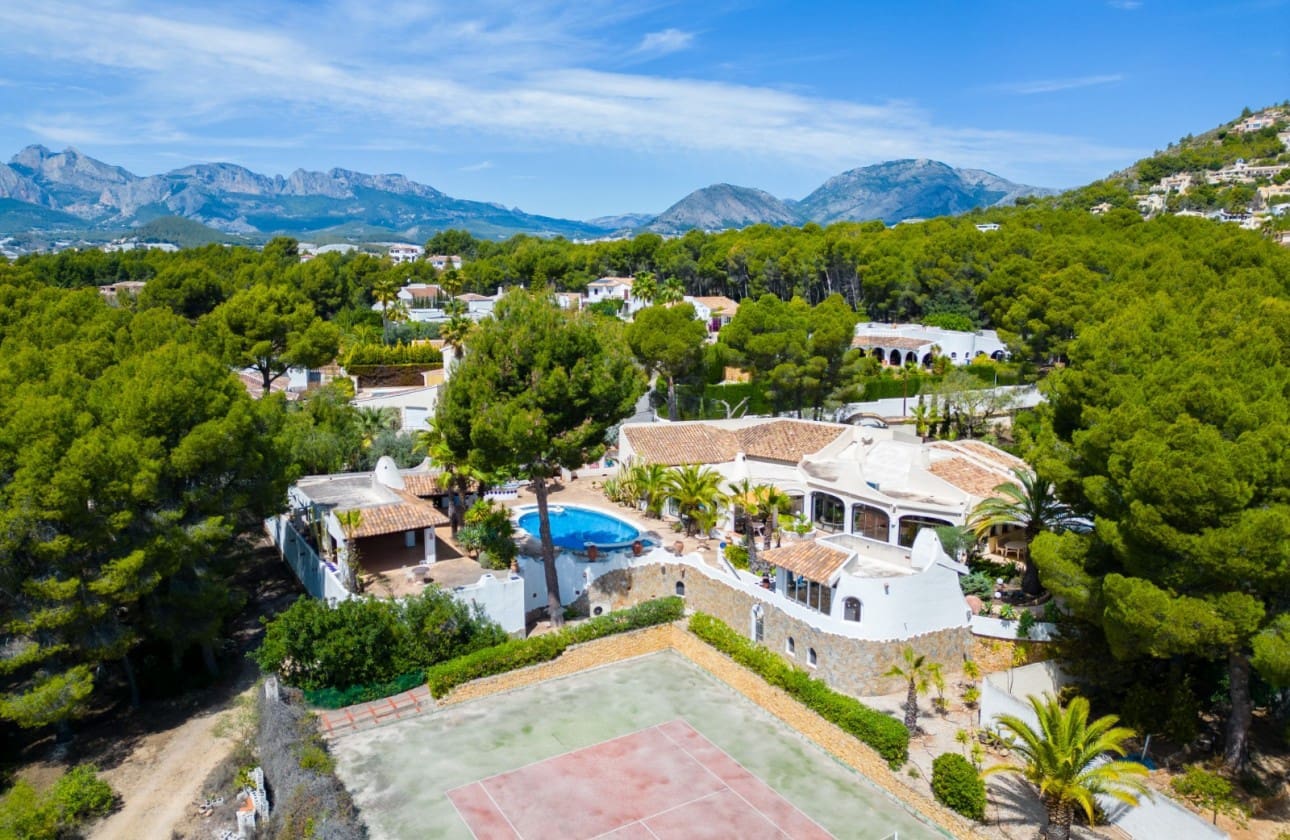 4 Zimmer Villa zu verkaufen in Altea mit Pool - 1.695.000 € (Ref: 8841787)