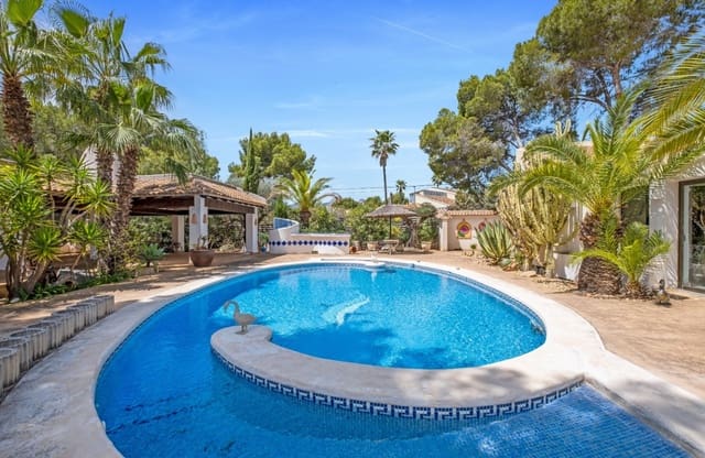 4 Zimmer Villa zu verkaufen in Altea mit Pool - 1.695.000 € (Ref: 8841787)
