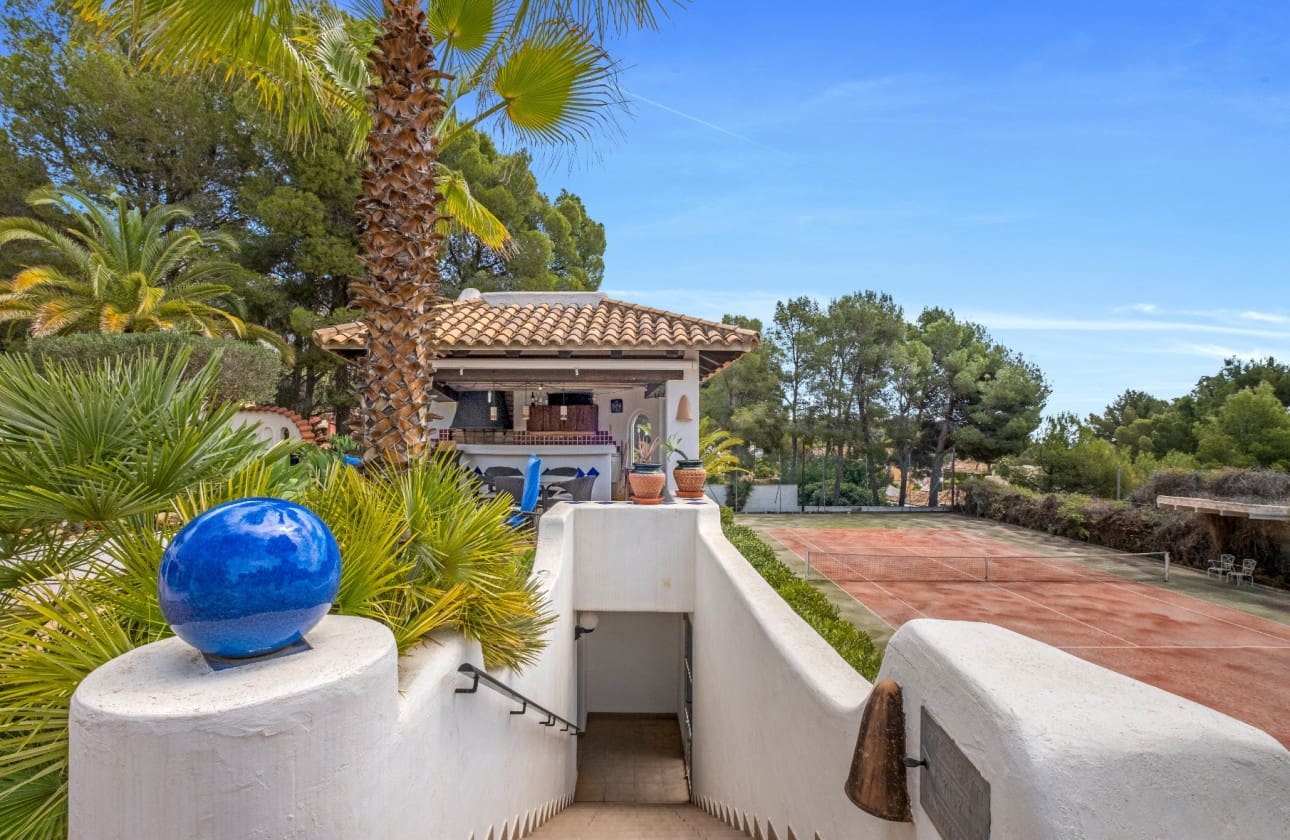 4 Zimmer Villa zu verkaufen in Altea mit Pool - 1.695.000 € (Ref: 8841787)