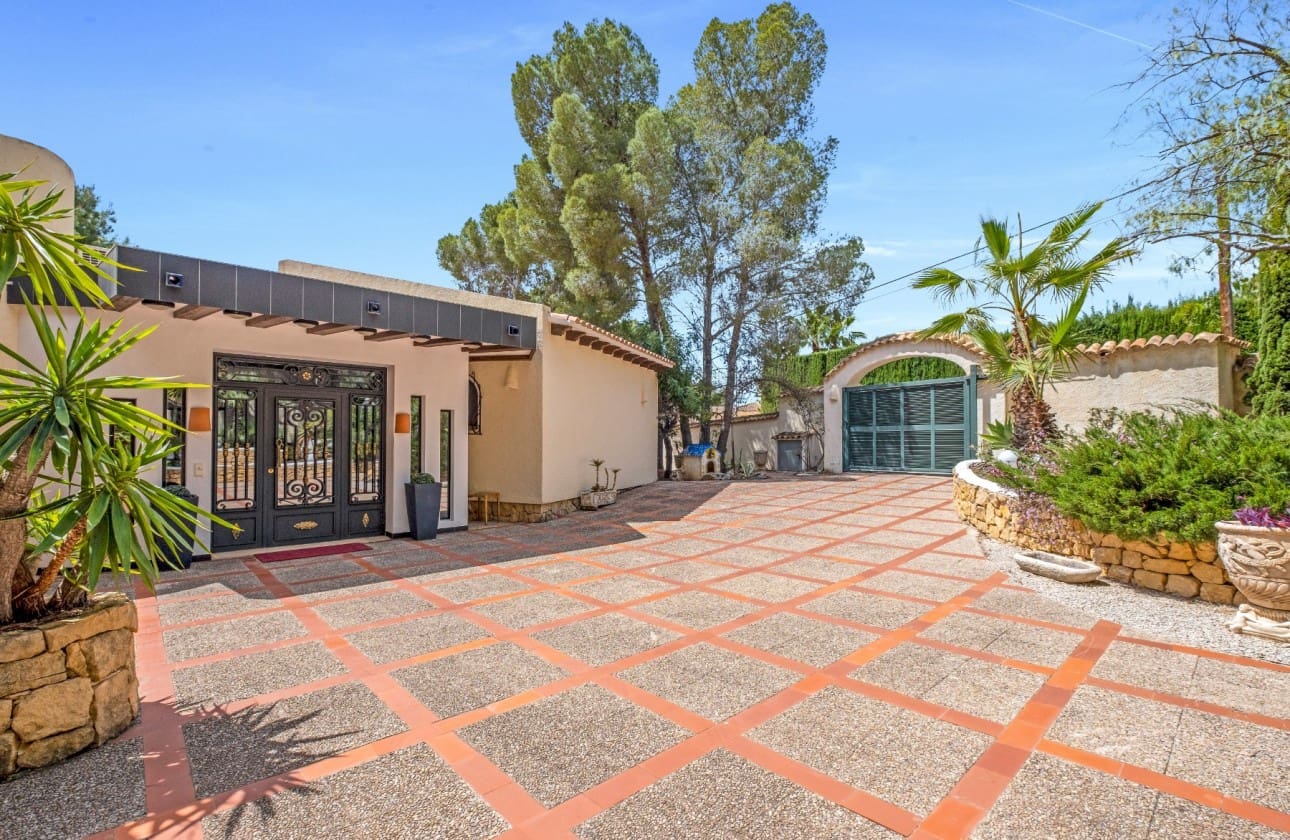 4 Zimmer Villa zu verkaufen in Altea mit Pool - 1.695.000 € (Ref: 8841787)