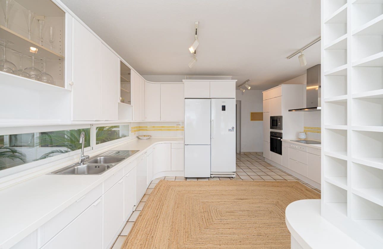 7 bedroom Villa for sale in Altea - € 2,100,000 (Ref: 8841790)