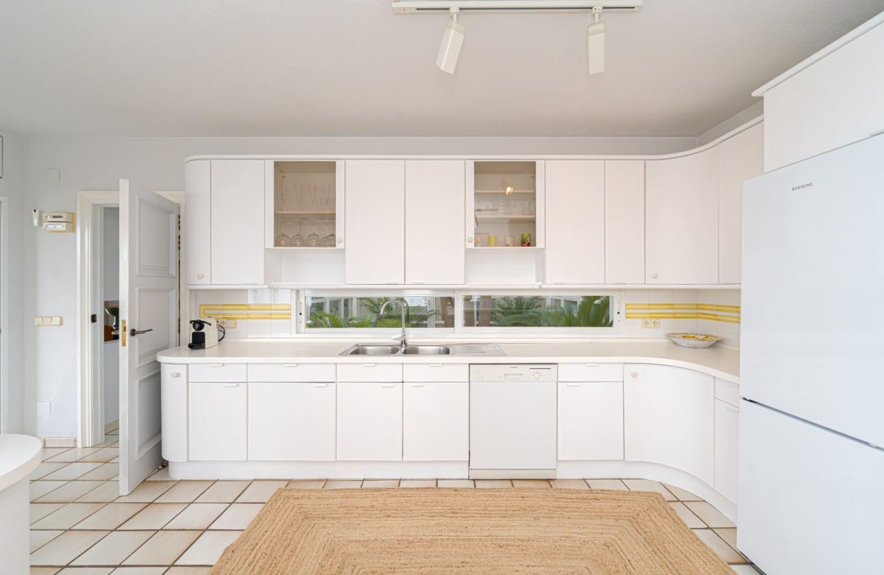 7 bedroom Villa for sale in Altea - € 2,100,000 (Ref: 8841790)