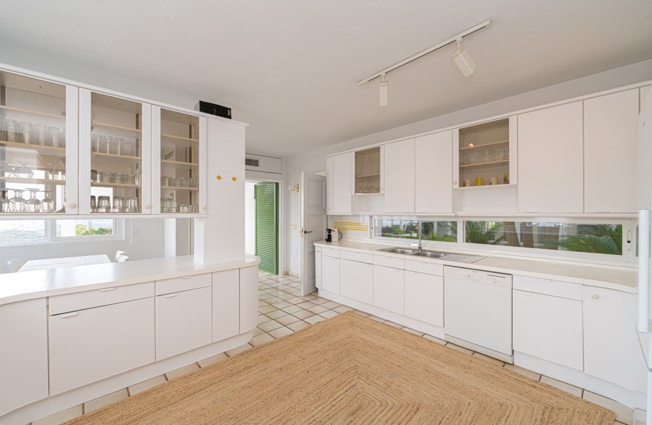 7 bedroom Villa for sale in Altea - € 2,100,000 (Ref: 8841790)