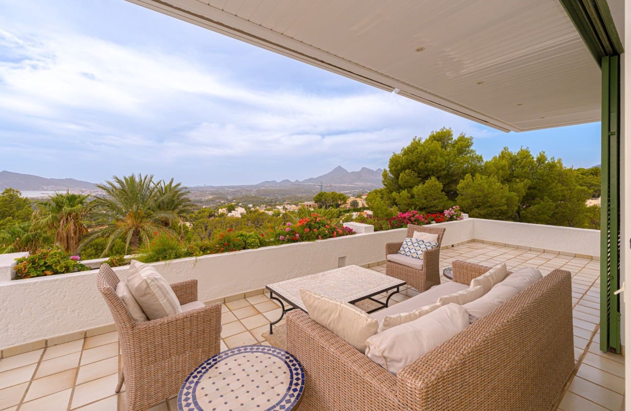 7 bedroom Villa for sale in Altea - € 2,100,000 (Ref: 8841790)