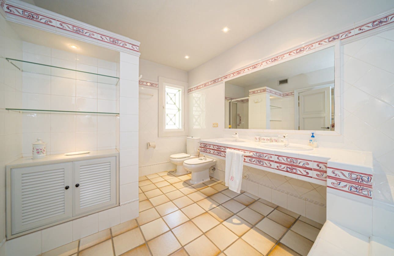 7 bedroom Villa for sale in Altea - € 2,100,000 (Ref: 8841790)