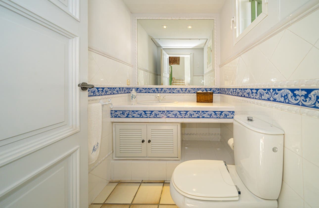 7 bedroom Villa for sale in Altea - € 2,100,000 (Ref: 8841790)