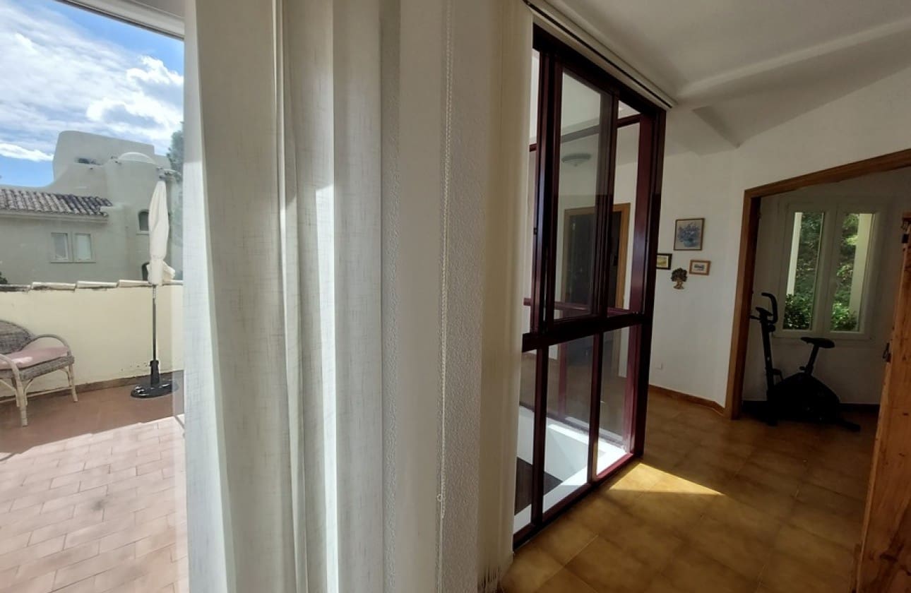 4 bedroom Villa for sale in Altea with pool - € 525,000 (Ref: 8841791)