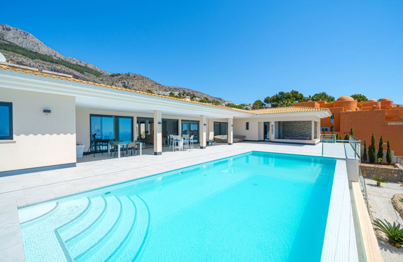 6 bedroom Villa for sale in Altea with pool - € 3,500,000 (Ref: 8841792)