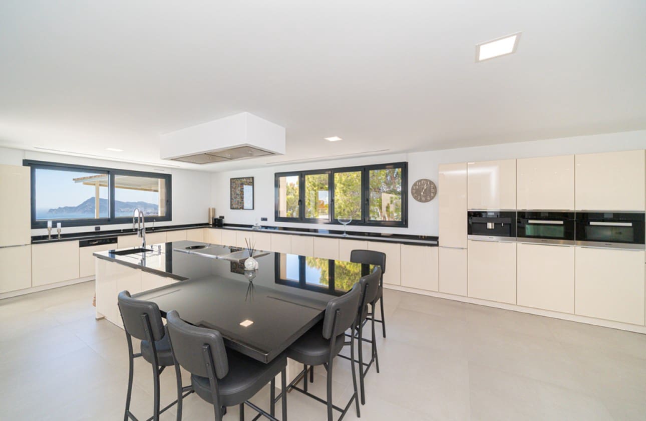 6 bedroom Villa for sale in Altea with pool - € 3,500,000 (Ref: 8841792)