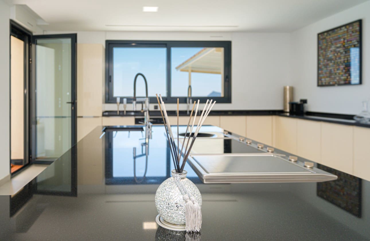 6 bedroom Villa for sale in Altea with pool - € 3,500,000 (Ref: 8841792)