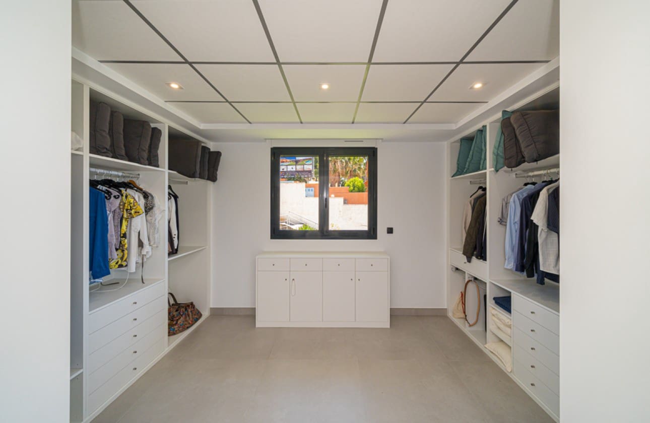 6 bedroom Villa for sale in Altea with pool - € 3,500,000 (Ref: 8841792)