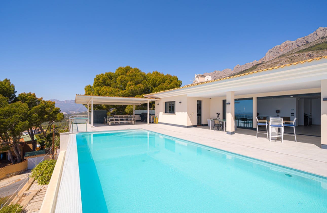 6 bedroom Villa for sale in Altea with pool - € 3,500,000 (Ref: 8841792)
