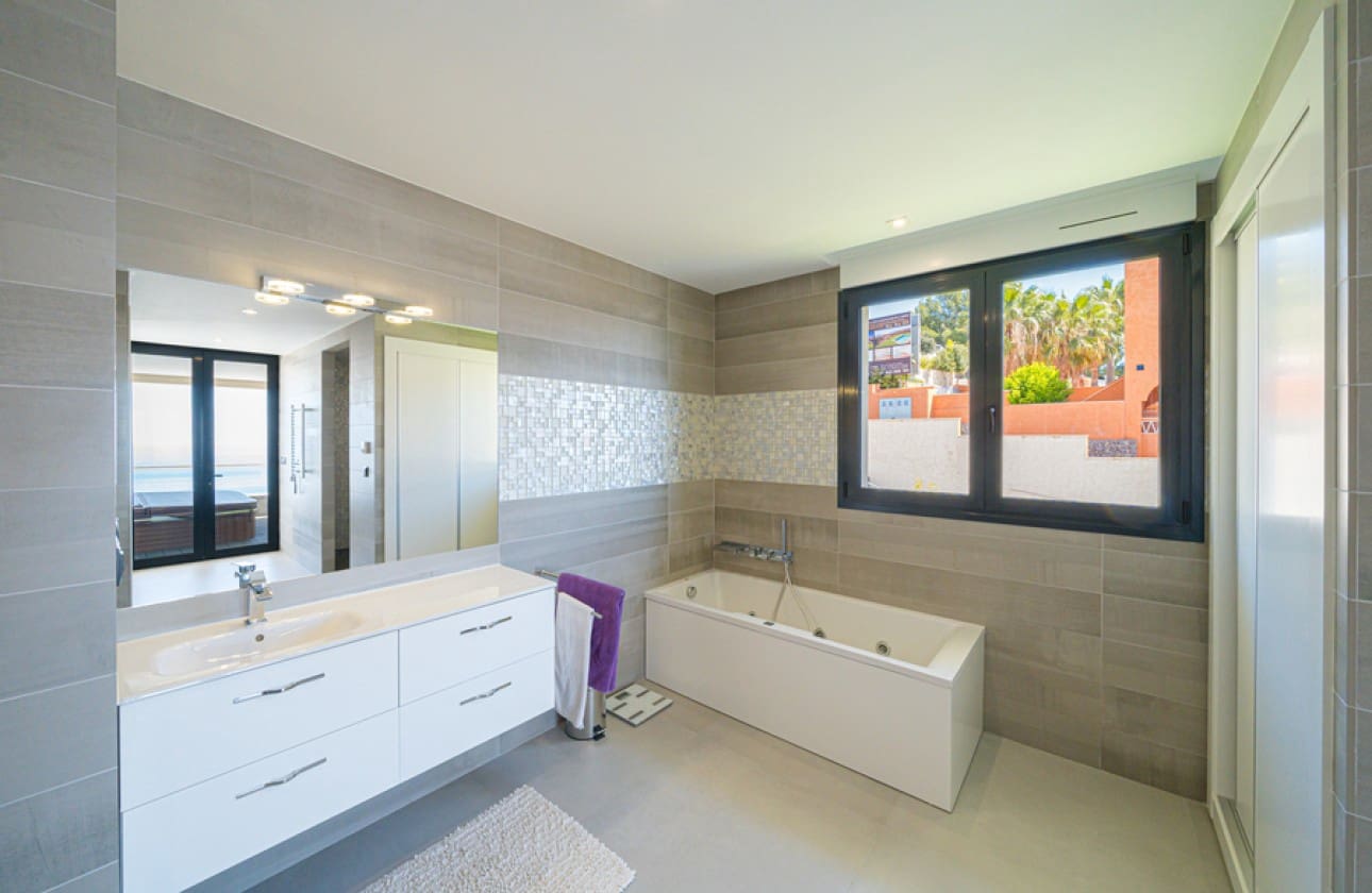 6 bedroom Villa for sale in Altea with pool - € 3,500,000 (Ref: 8841792)