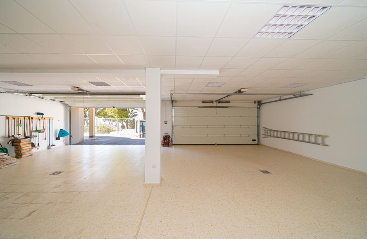 6 bedroom Villa for sale in Altea with pool - € 3,500,000 (Ref: 8841792)