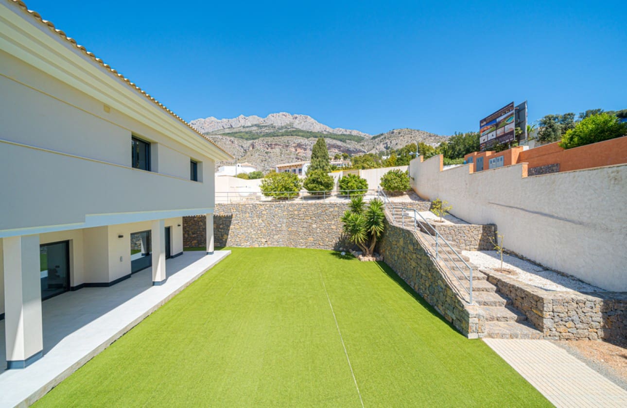 6 bedroom Villa for sale in Altea with pool - € 3,500,000 (Ref: 8841792)