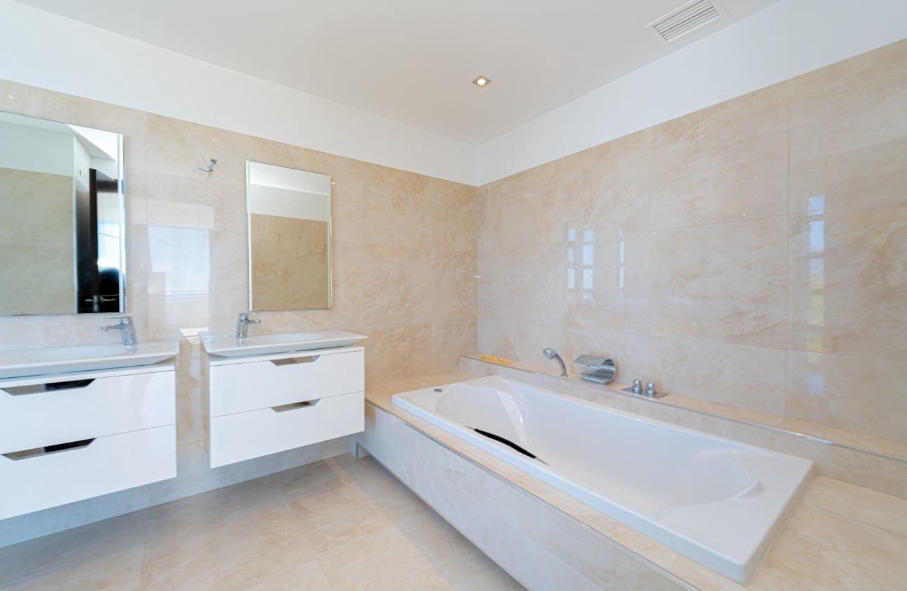 6 Zimmer Villa zu verkaufen in Altea mit Pool Garage - 2.875.000 € (Ref: 9064816)