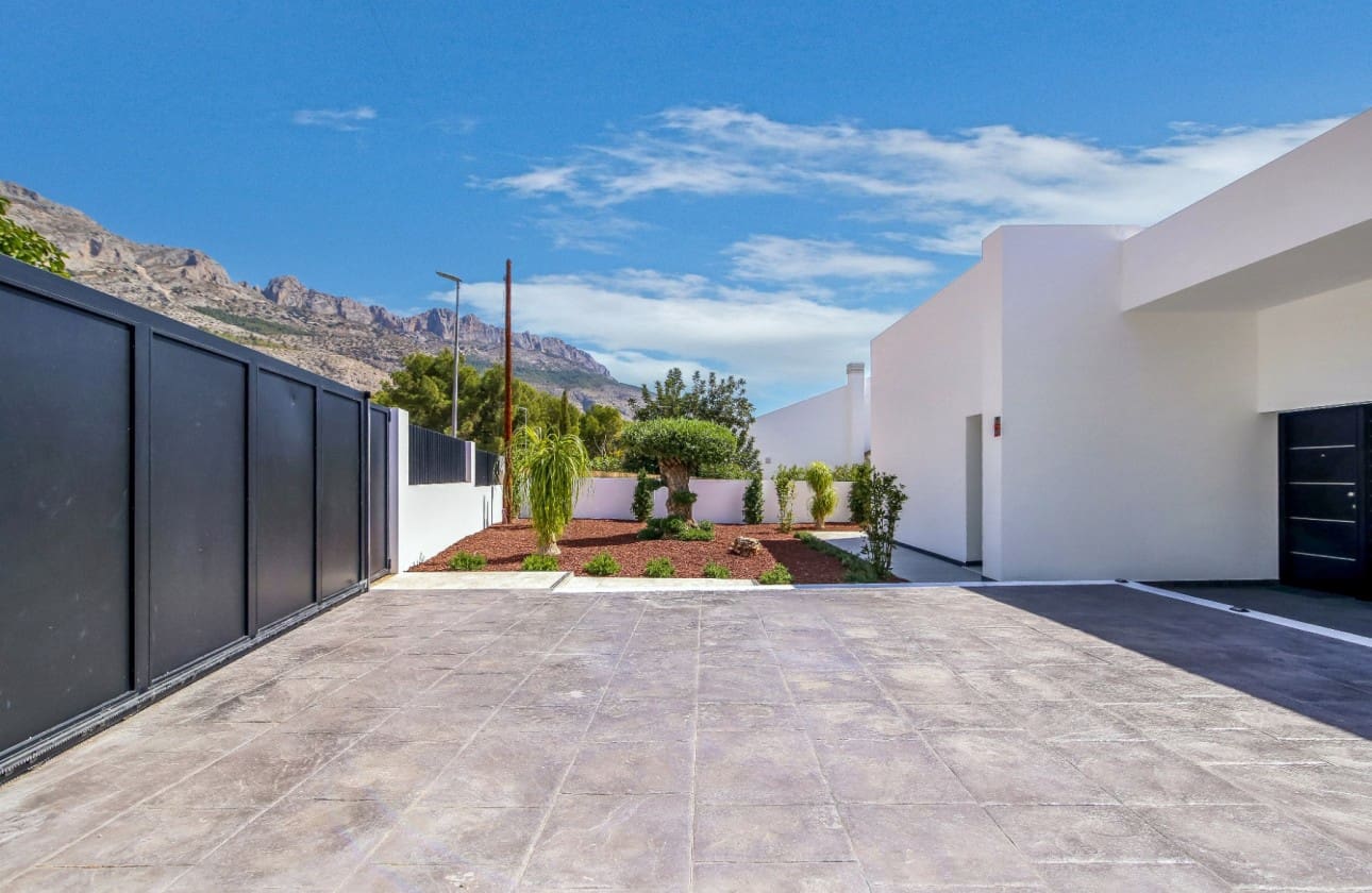 4 Zimmer Villa zu verkaufen in Altea mit Pool Garage - 995.000 € (Ref: 9068398)