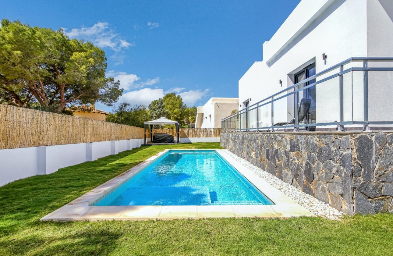 4 Zimmer Villa zu verkaufen in Altea mit Pool Garage - 995.000 € (Ref: 9068398)