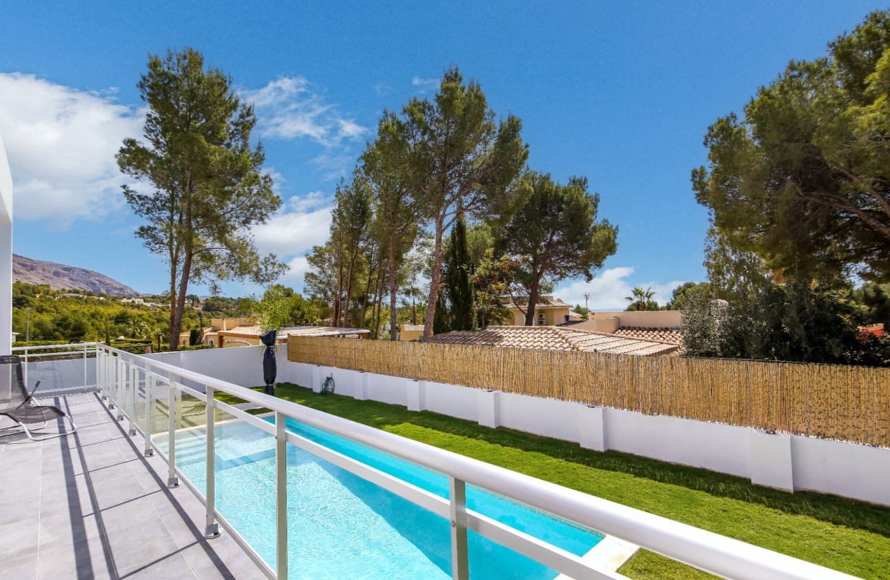 4 Zimmer Villa zu verkaufen in Altea mit Pool Garage - 995.000 € (Ref: 9068398)
