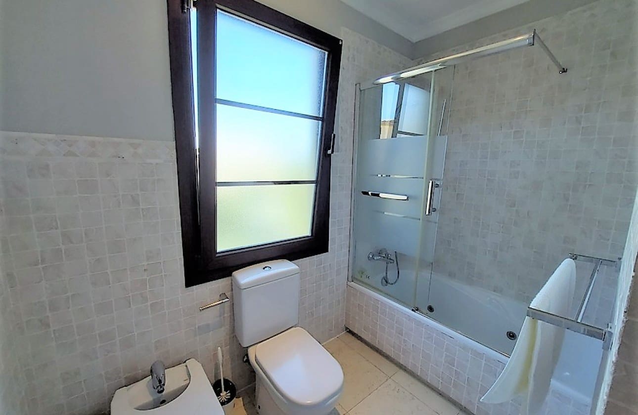 2 soveværelse Strandlejlighed til salg i Altea med swimmingpool garage - € 650.000 (Ref: 9216923)