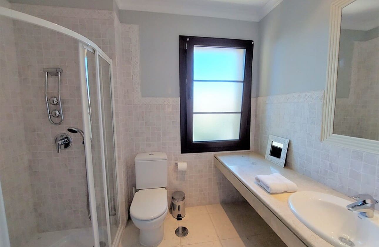 2 soveværelse Strandlejlighed til salg i Altea med swimmingpool garage - € 650.000 (Ref: 9216923)