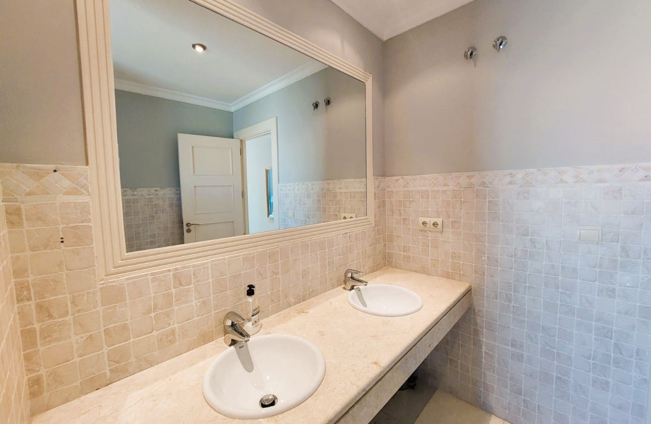 2 soveværelse Strandlejlighed til salg i Altea med swimmingpool garage - € 650.000 (Ref: 9216923)