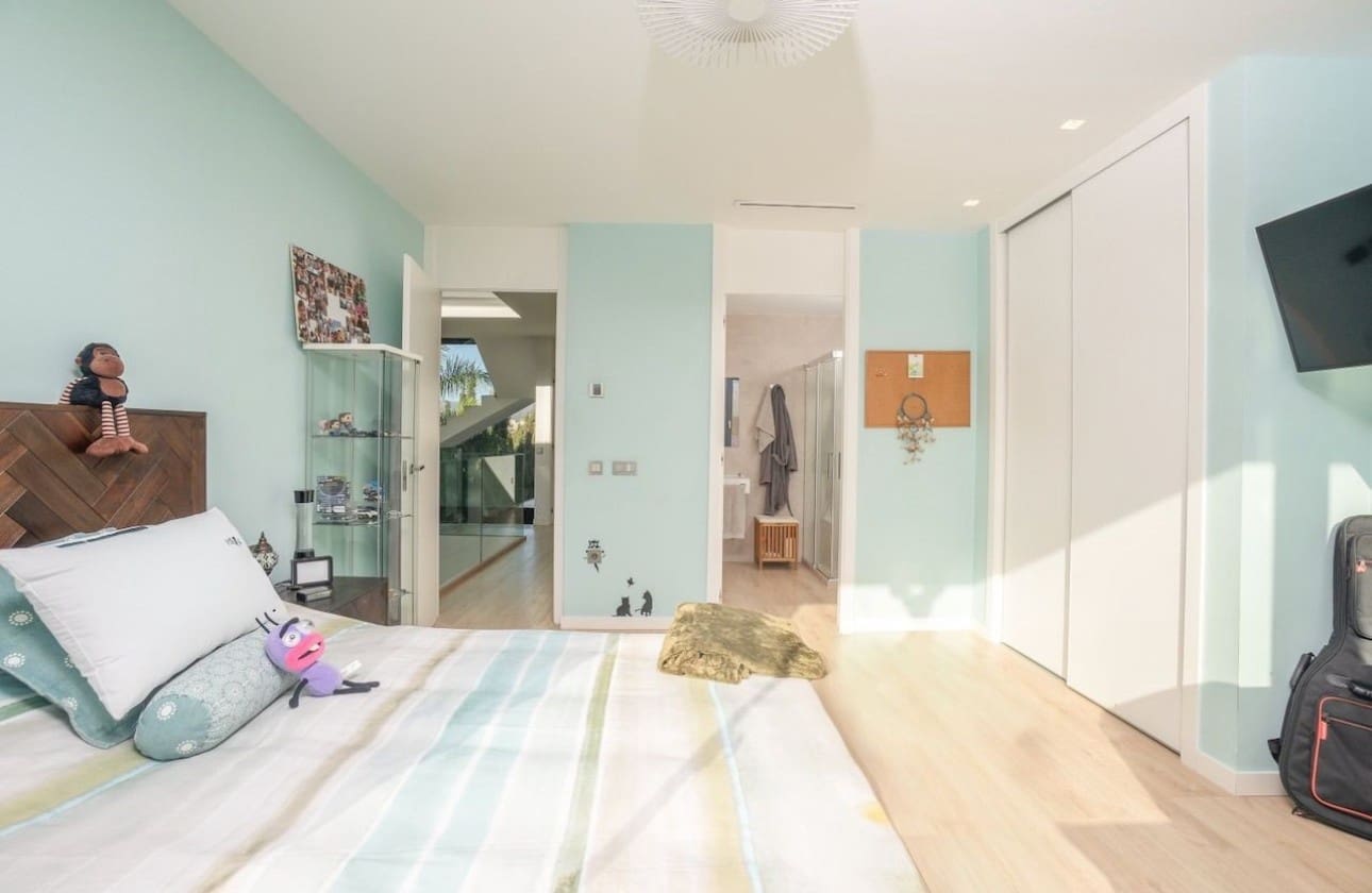 4 bedroom Villa for sale in Albir with pool garage - € 1,675,000 (Ref: 9441121)