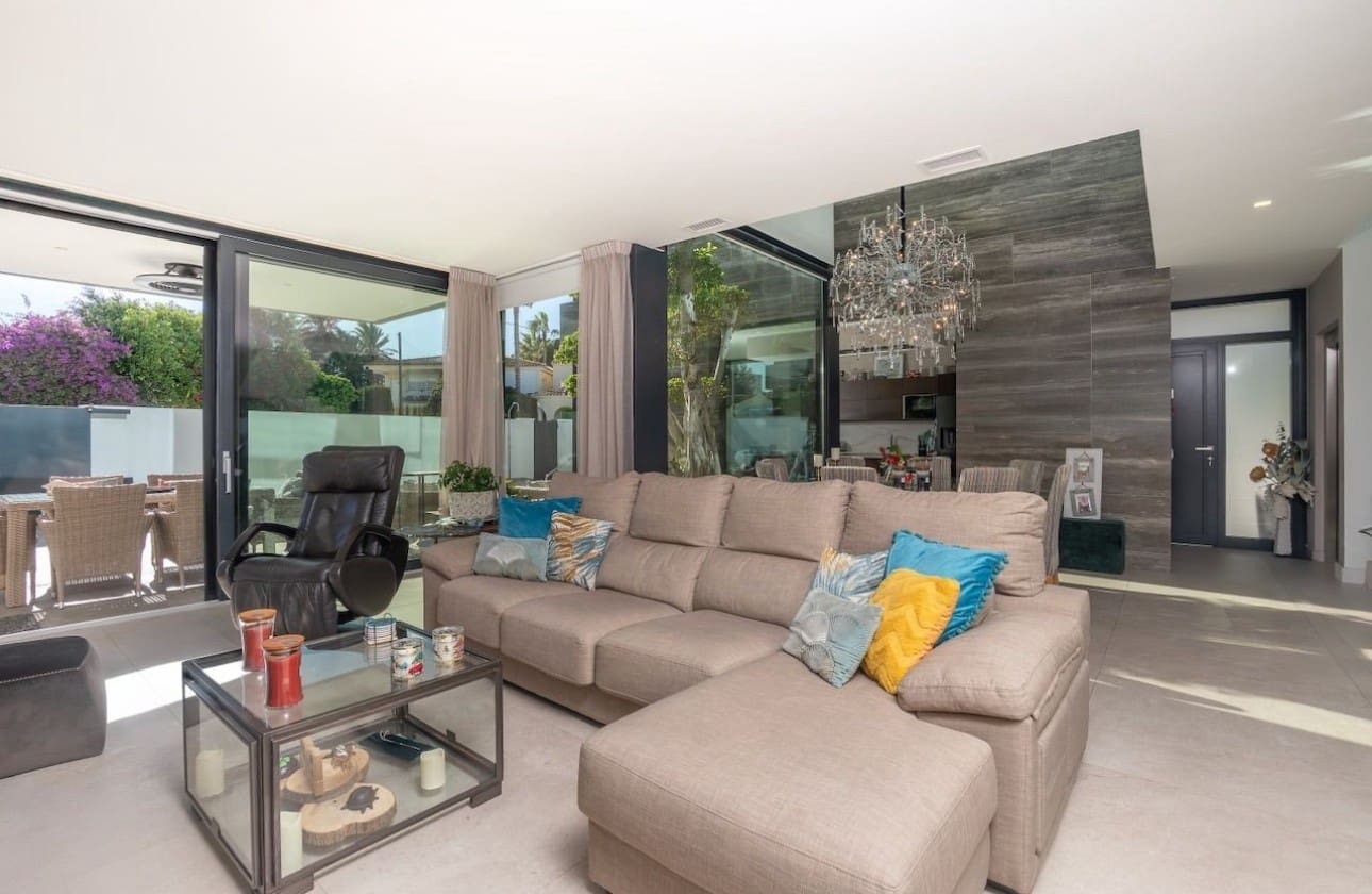 4 bedroom Villa for sale in Albir with pool garage - € 1,675,000 (Ref: 9441121)