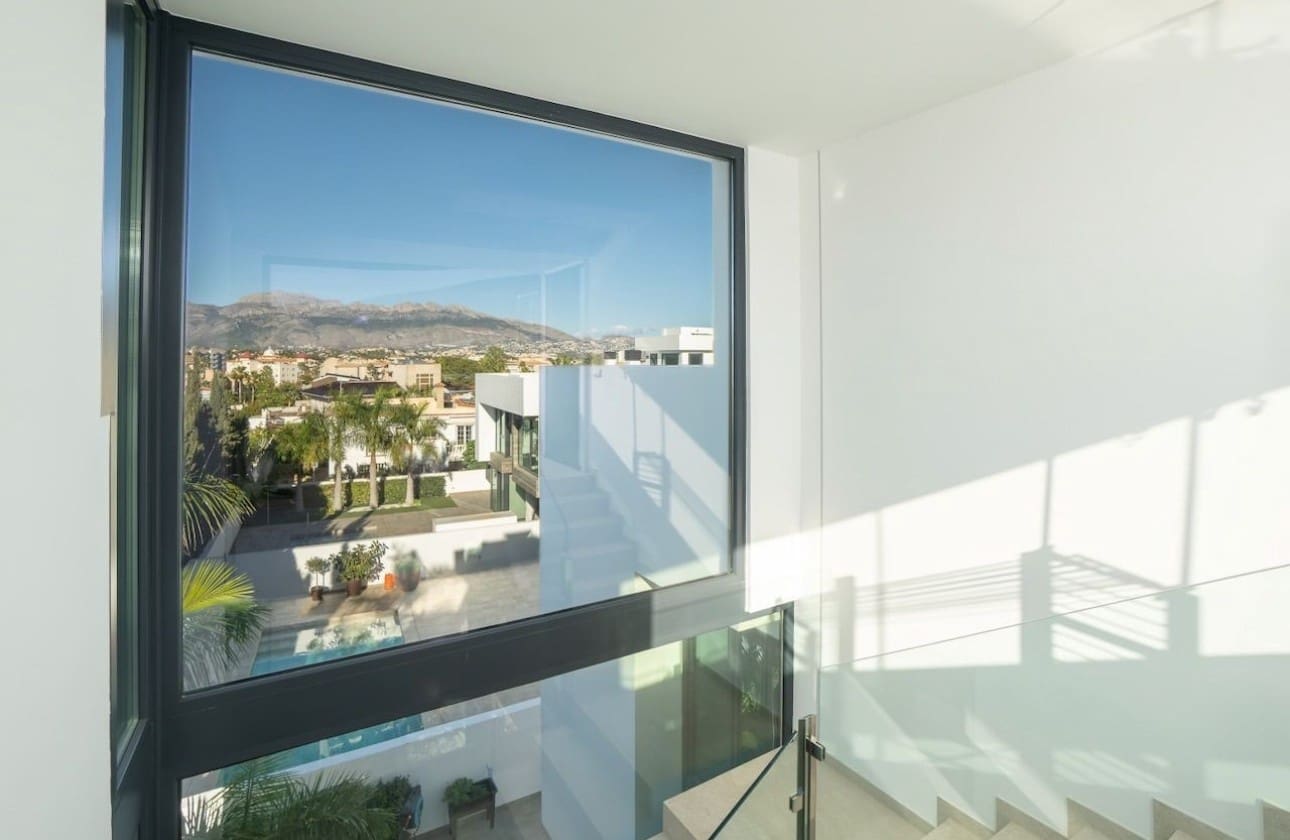 4 bedroom Villa for sale in Albir with pool garage - € 1,675,000 (Ref: 9441121)