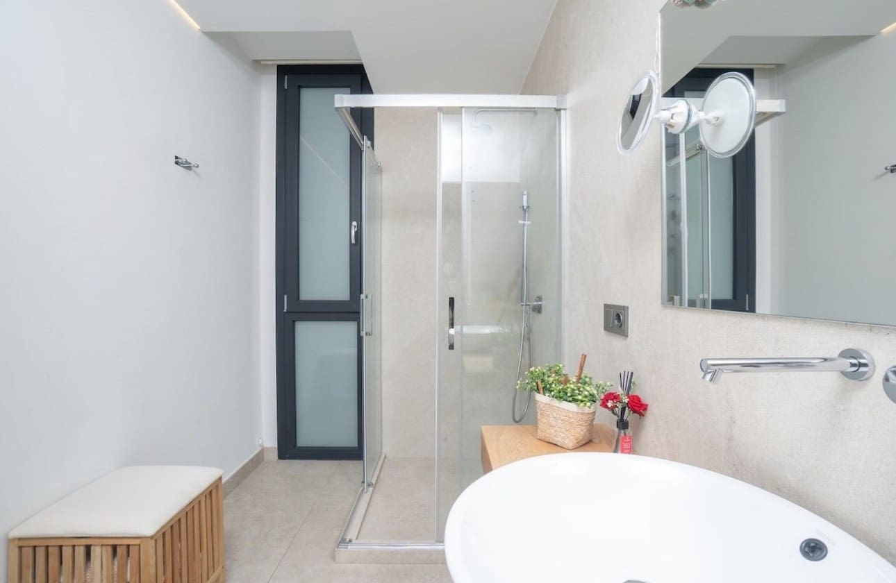 4 bedroom Villa for sale in Albir with pool garage - € 1,675,000 (Ref: 9441121)