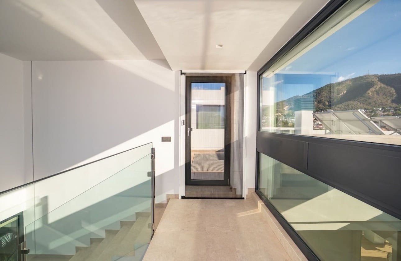 4 bedroom Villa for sale in Albir with pool garage - € 1,675,000 (Ref: 9441121)