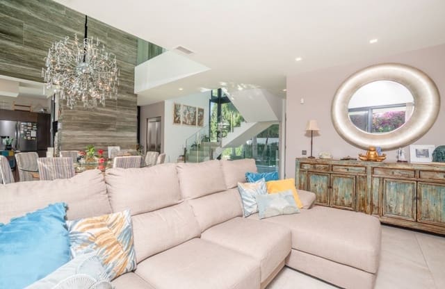 4 bedroom Villa for sale in Albir, Alfaz del Pi / L'Alfàs del Pi with pool garage - € 1,675,000 (Ref: 9441121)