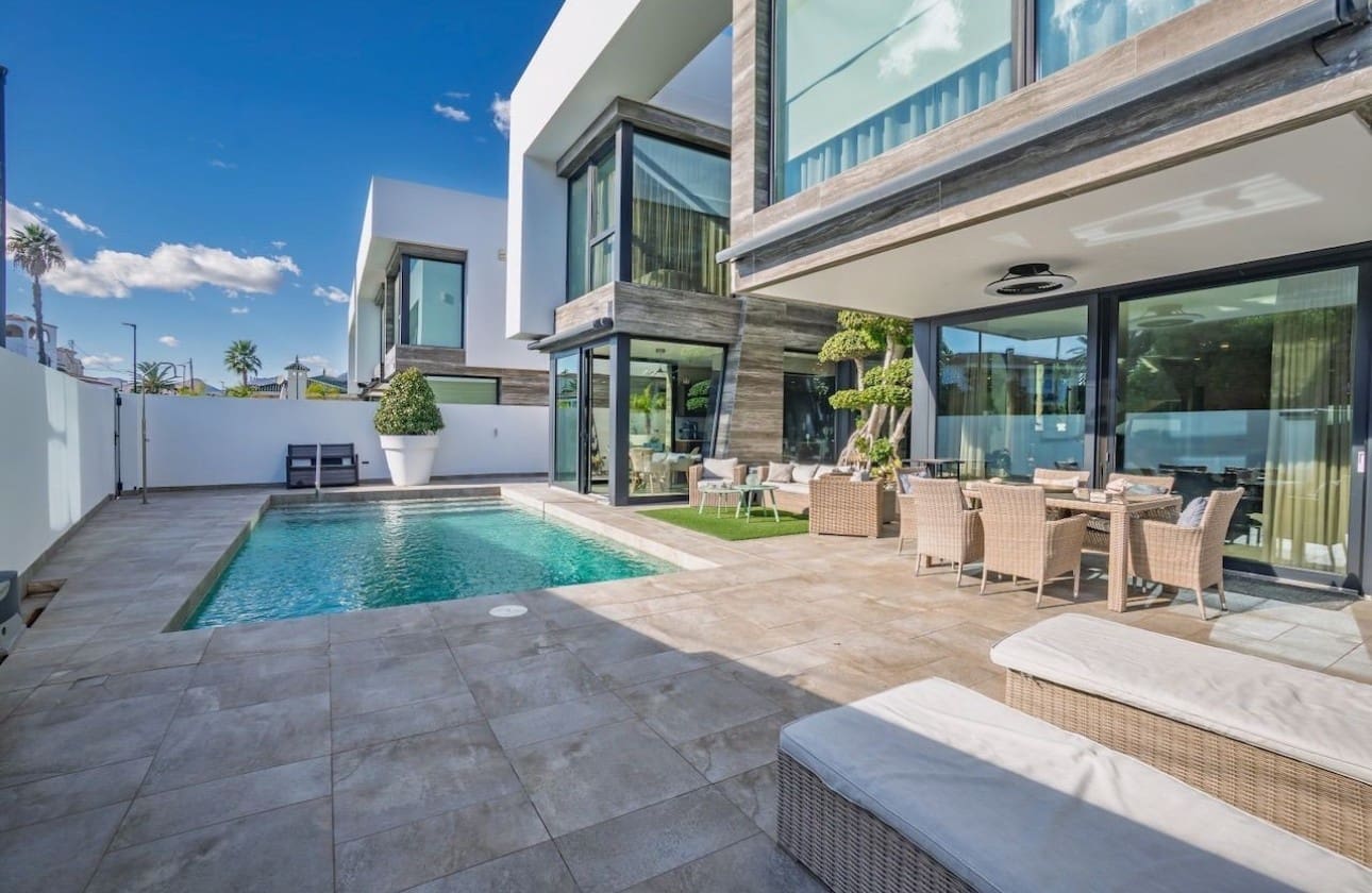 4 bedroom Villa for sale in Albir with pool garage - € 1,675,000 (Ref: 9441121)