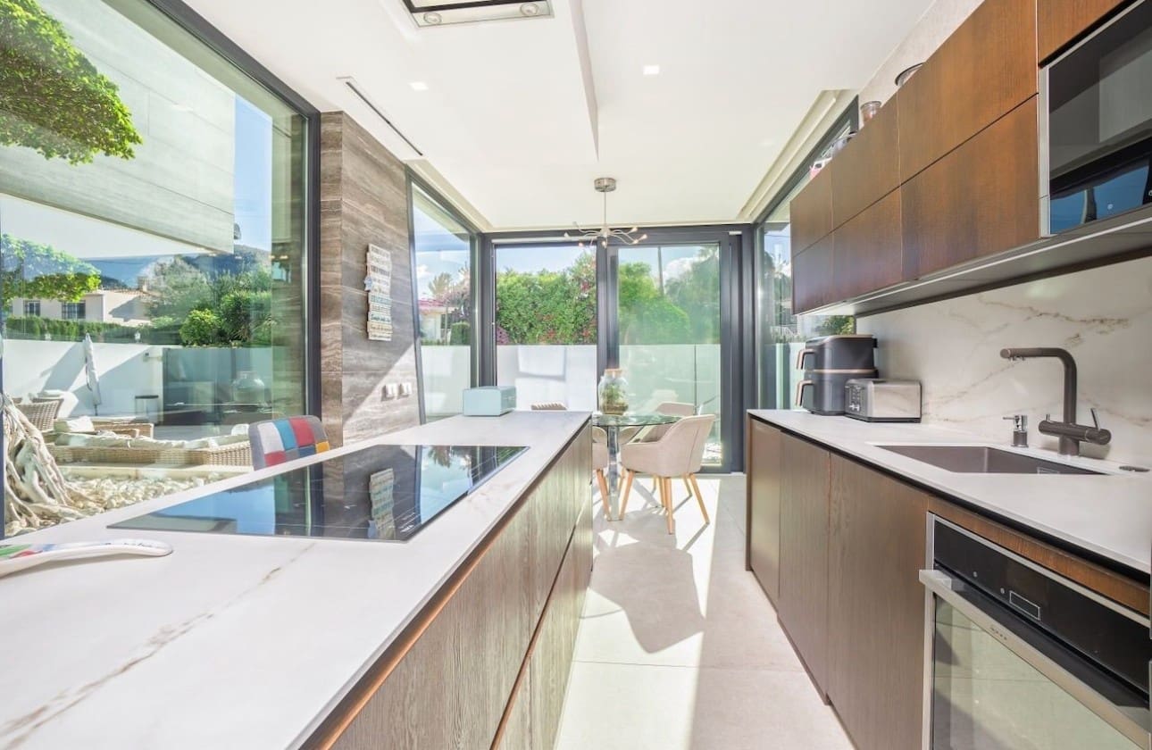 4 bedroom Villa for sale in Albir with pool garage - € 1,675,000 (Ref: 9441121)