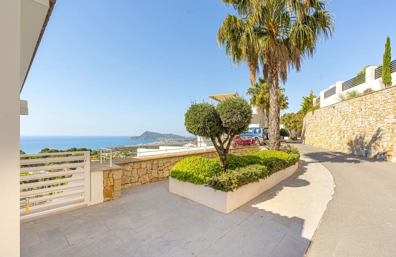 3 bedroom Villa for sale in Altea with pool - € 1,295,000 (Ref: 9497512)