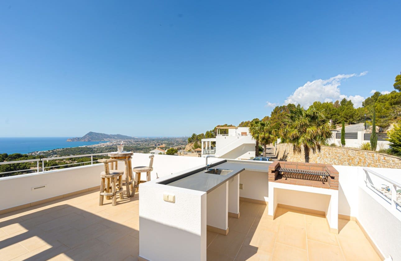 3 bedroom Villa for sale in Altea with pool - € 1,295,000 (Ref: 9497512)