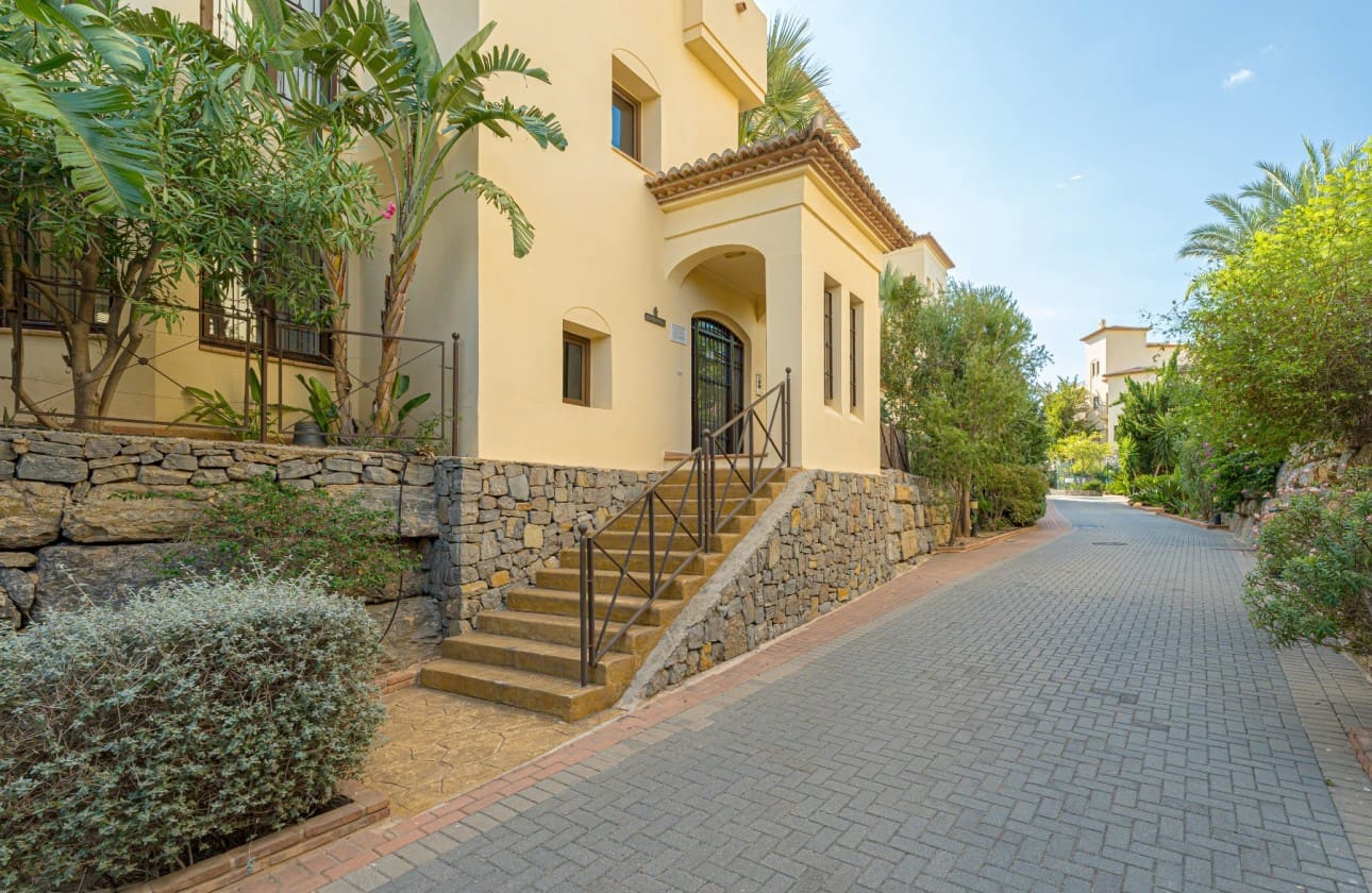 3 bedroom Apartment for sale in Altea with pool garage - € 700,000 (Ref: 9518268)